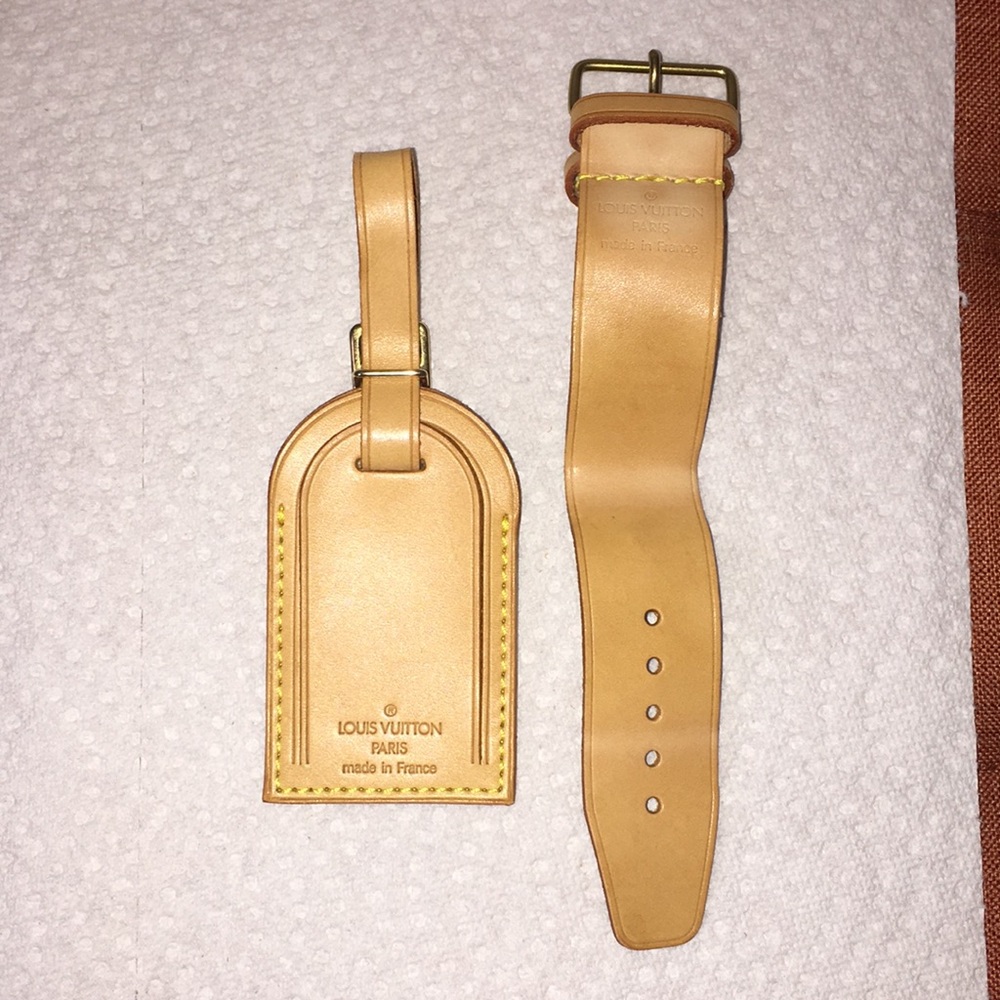 Louis Vuitton Luggage Tag and Poignet set.